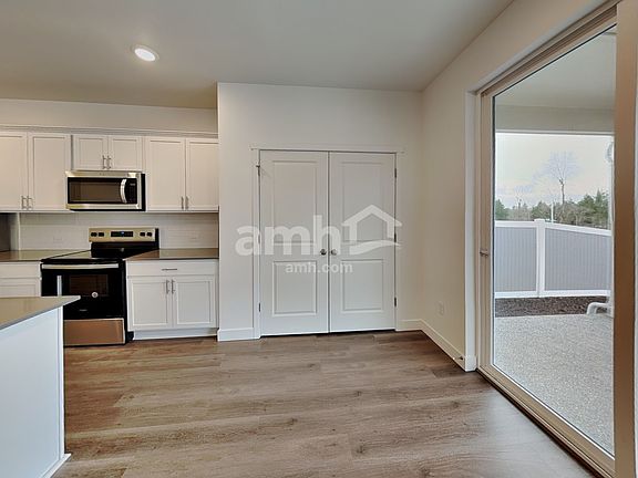 5th image of 4904 85th Pl NE