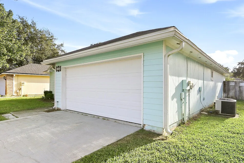 3 bed, 2.0 bath, 1492 sqft, $2,200 — Photo 3