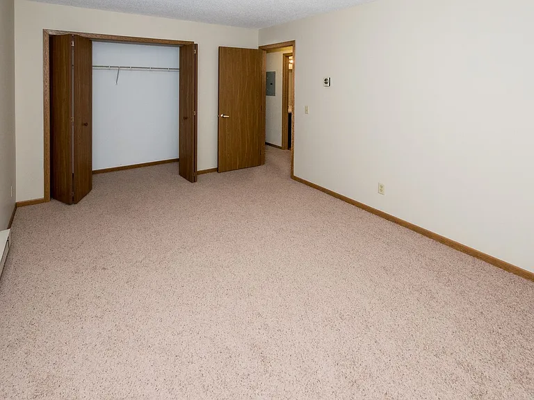 Pine Ridge Apartments — Photo 8