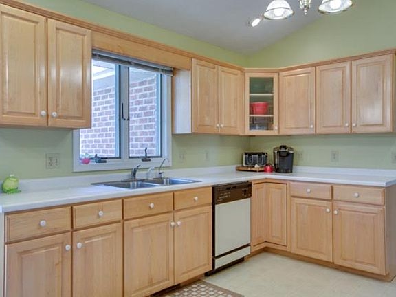3rd image of 2886 Pin Oak Dr