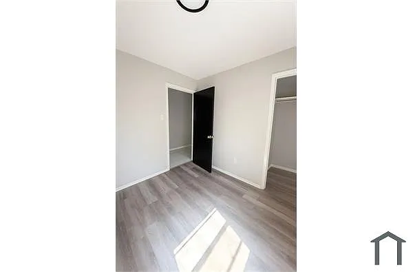 Building Photo - 3045 Saint Clair Pl