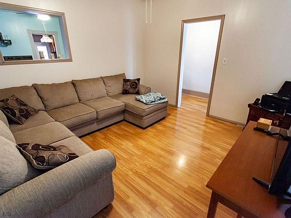 5th image of 223 Crawford Ave