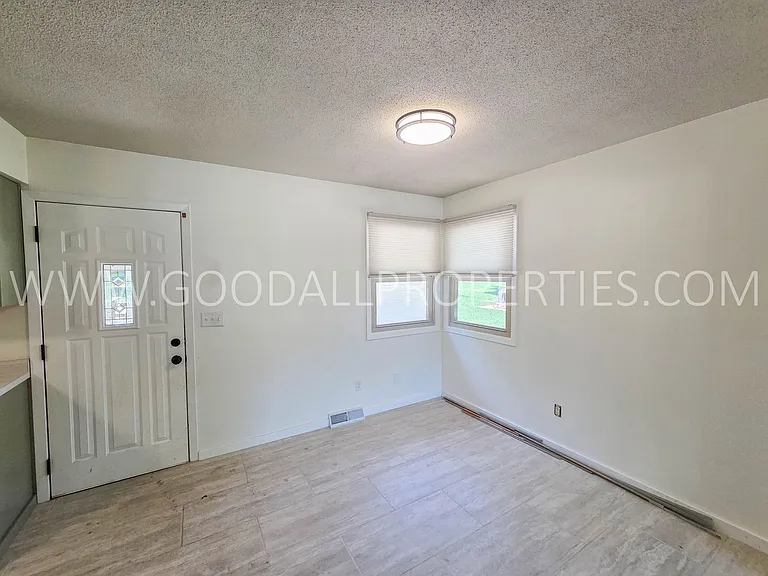 2908 78th St — Photo 3