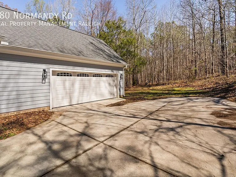 180 Normandy Rd — Photo 37