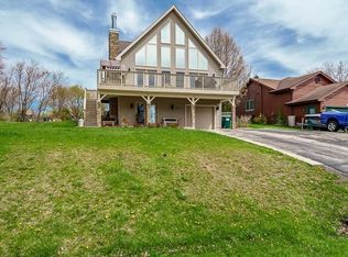 307 Candlewick Dr SE, Poplar Grove, IL 61065