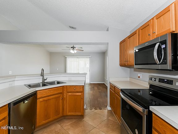 5th image of 3420 GLENN HOLLOW Court
