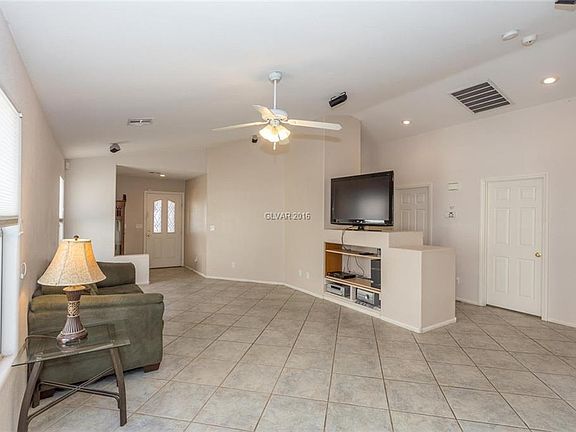 3rd image of 8581 Hidden Pines Ave