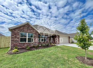 925 Sugar Pine St, Tontitown, AR 72762