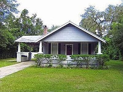 2nd image of 701 SE Sanchez Ave