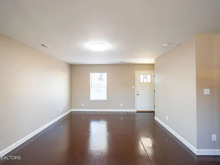 106 E Maire Ave — Photo 10