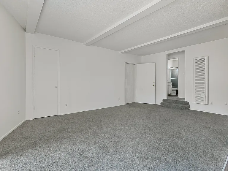 Inglewood Palms Apts — Photo 12