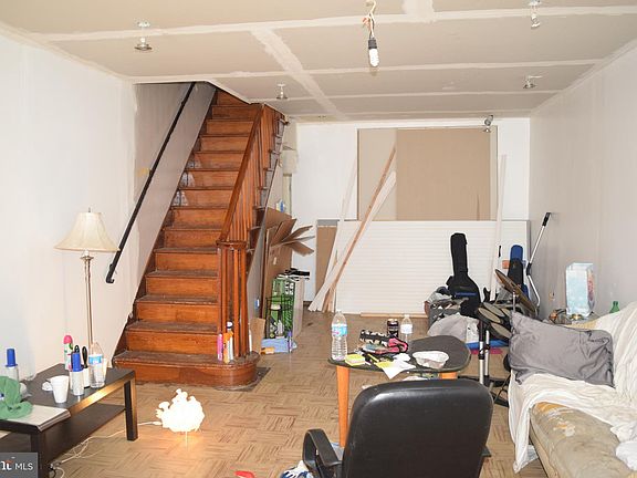 4th image of 129 Dudley St