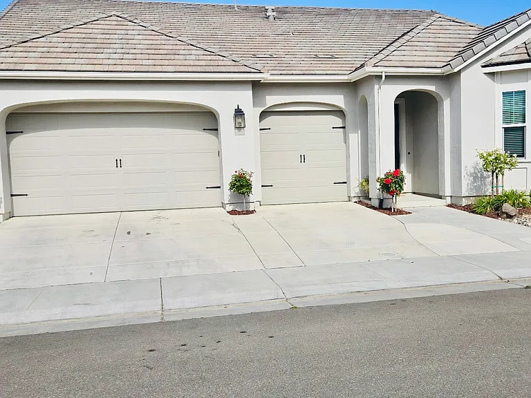1557 Marigold Way — Photo 2