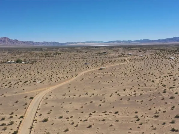 5 Indian Trl, Twentynine Palms, CA 92277