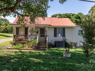 1806 18th St NE, Hickory, NC 28601