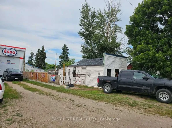 30 McKenzie Ave, Hughenden, AB T0B 2E0