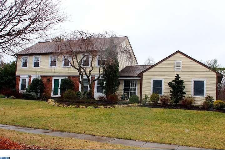 1st image of 8 Davenport Dr