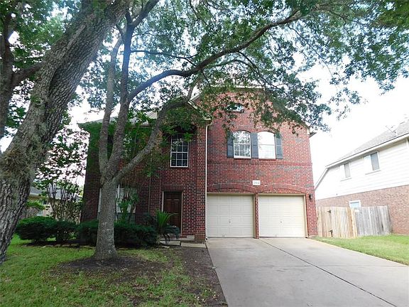 2nd image of 2914 Bluegrass Ct