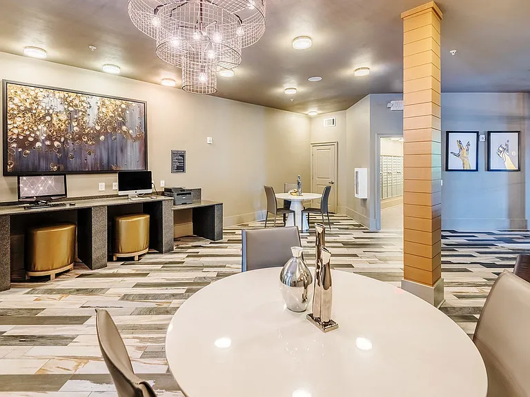Centre Pointe Apartments — Photo 8