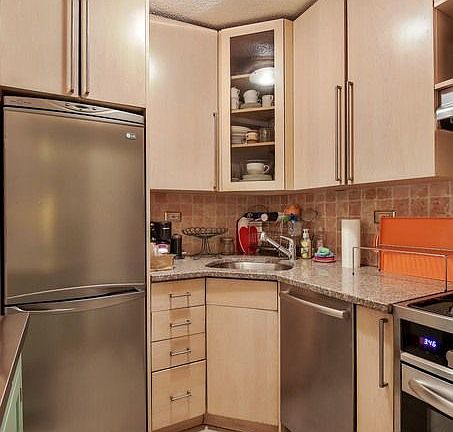 2nd image of 2021 Broadway #8B