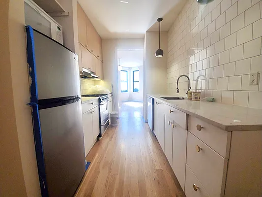 Rented by Delmark Realty LLC | media 4