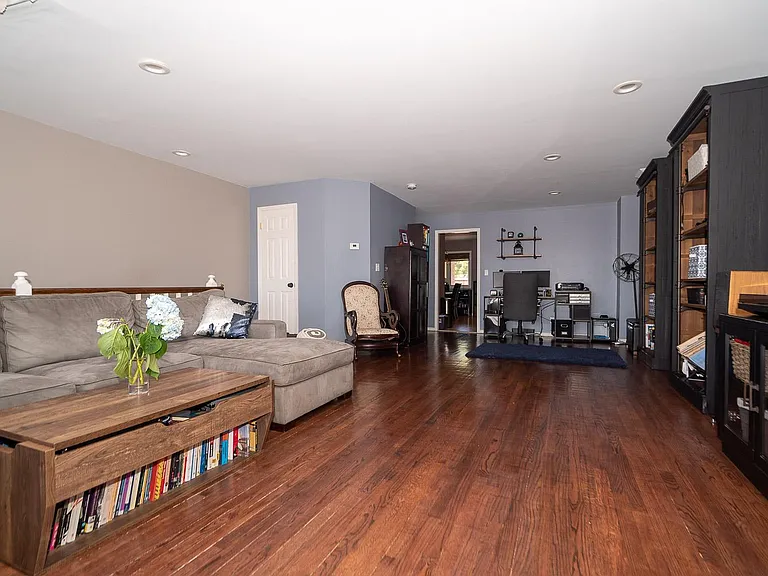 300 Gorge Rd #2 — Photo 6