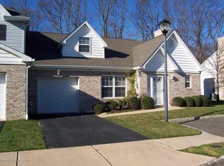 14 Lone Oak Way, Eatontown, NJ 07724