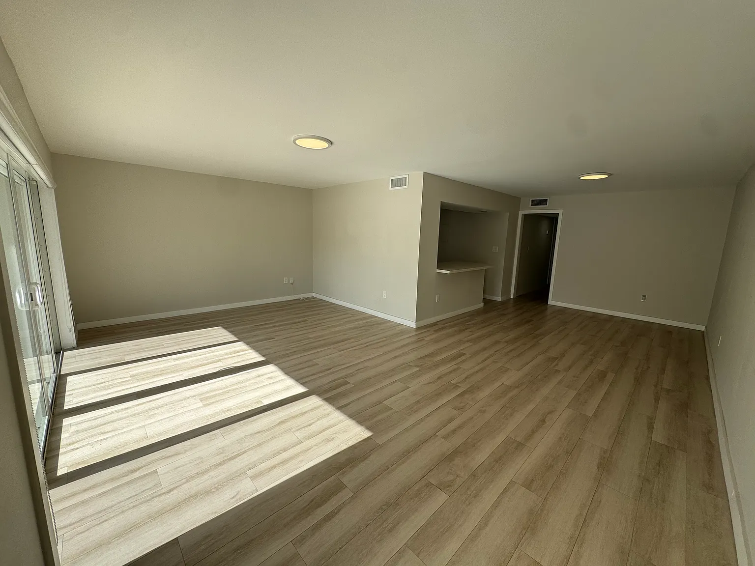 3 bed, 1408 sqft, $3,400 — Photo 3