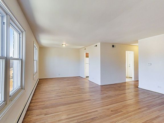 4th image of 9128 Lawler Ave