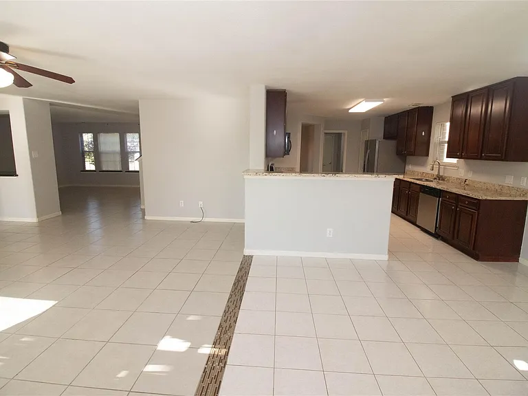 2202 Crossmill Ln — Photo 12