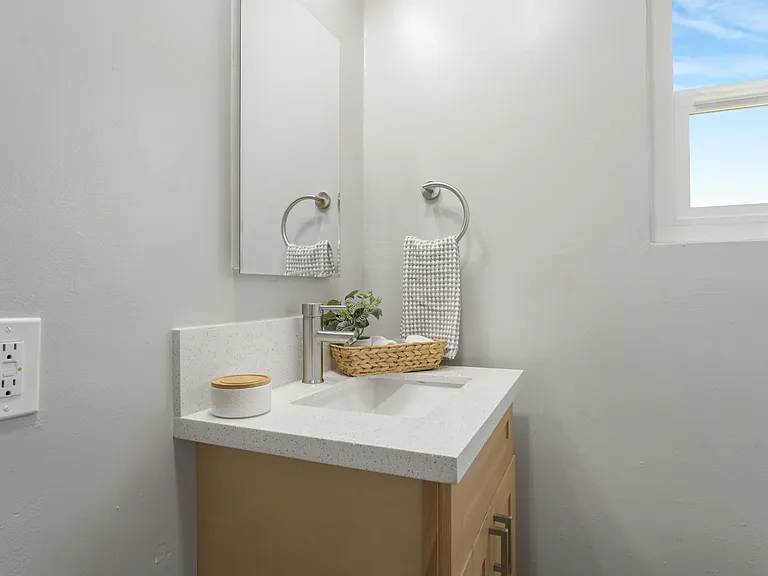 Ladera Townhouse — Photo 8