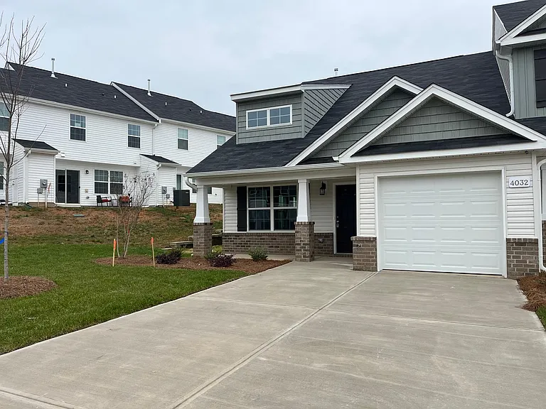 4032 Winding Vine Ln — Photo 3