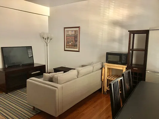 Rented by Coldwell Banker Warburg | media 2