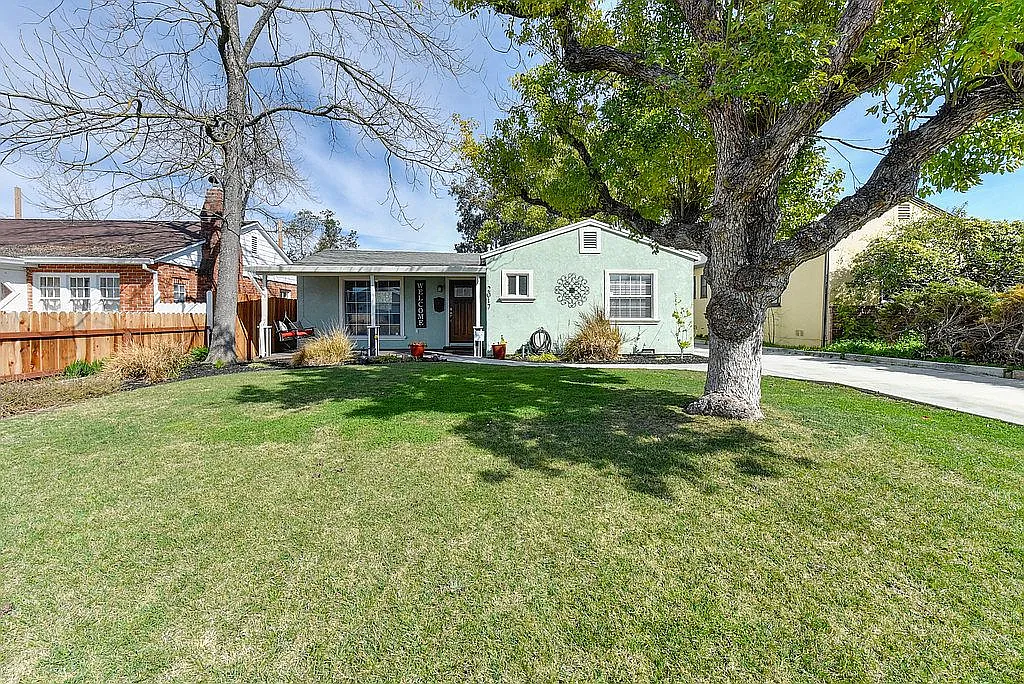 2017 Juliesse Ave photo 1