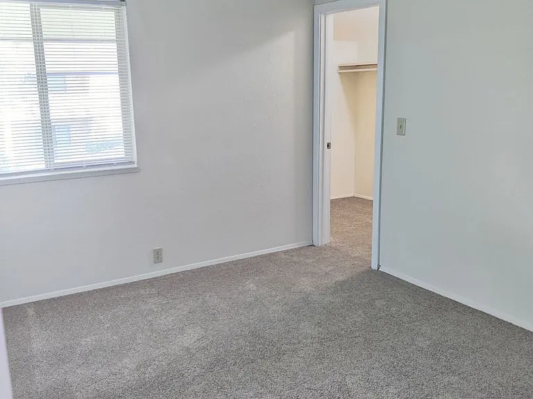 Pepper Tree Village Apartments — Photo 32