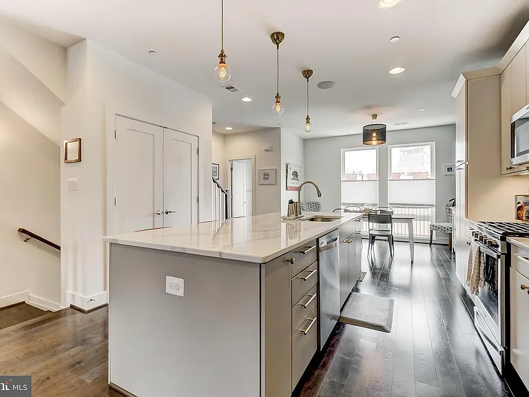 1244 Richardson St — Photo 11