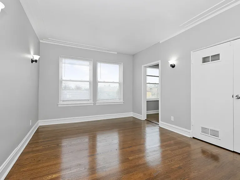 2324 W 111th St — Photo 5