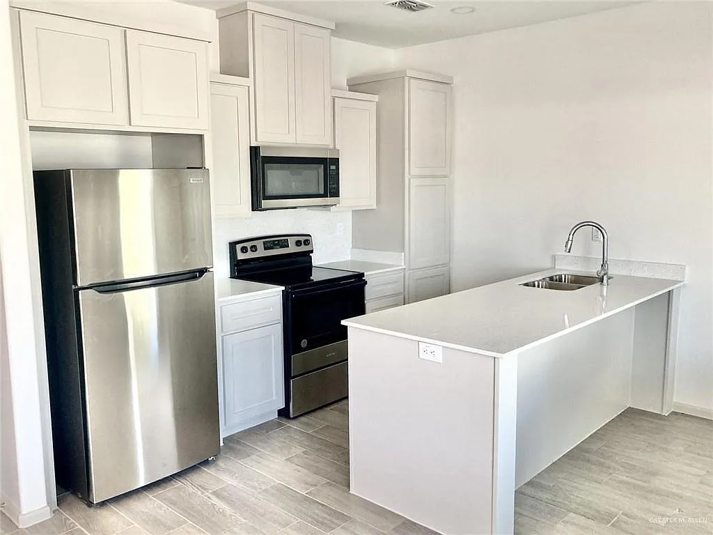 2 bed, 2.0 bath, 900 sqft, $1,075 — Photo 3