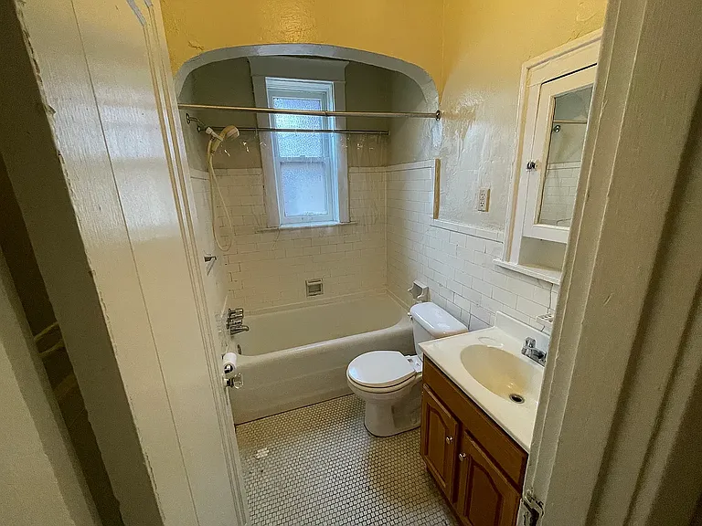 6324 Southwood Ave — Photo 9