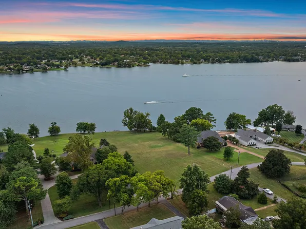 157 Cumberland Dr, Hendersonville, TN 37075