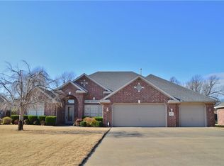 1764 Stonehaven Pl, Springdale, AR 72762