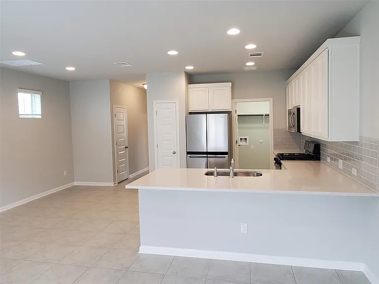 1717 Fountain Bridge Dr — Photo 6