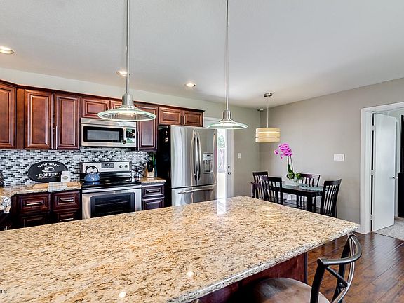 Kitchen with Breakfast Bar