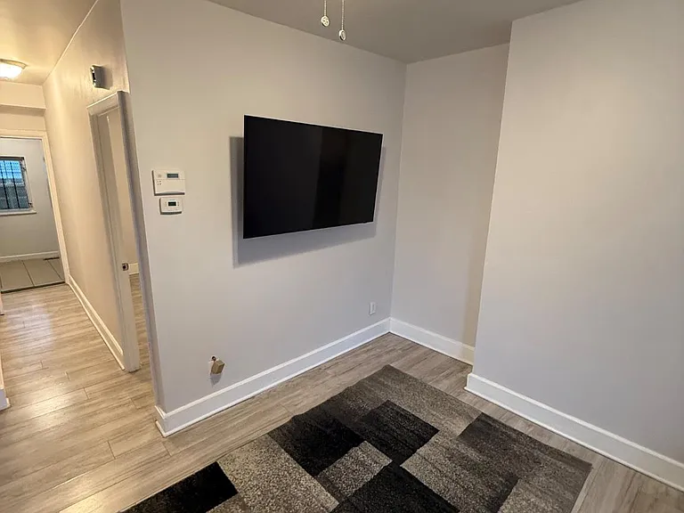 2040 N Darien St — Photo 8