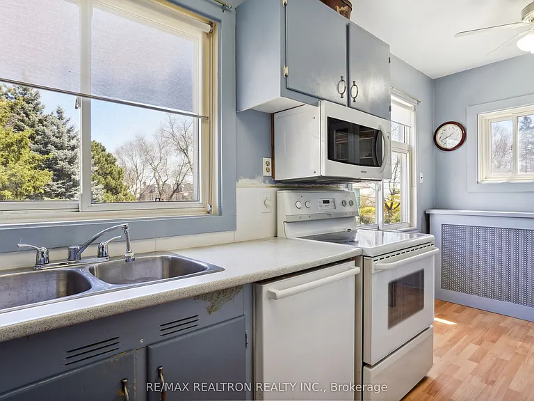 2585 Lake Shore Blvd W — Photo 32