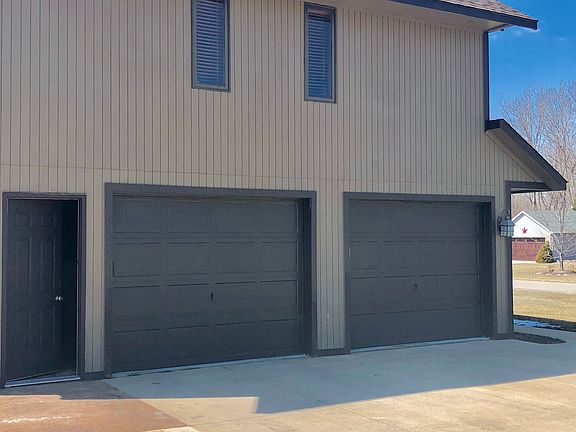 Oversized 2 car garage 