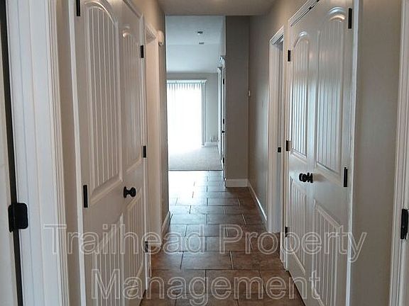4th image of 9401 N Robinhood Ave