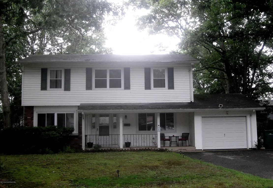 28 Princeton Dr photo 1