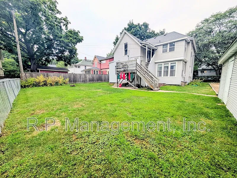 2048 Carroll #3 St Paul — Photo 3