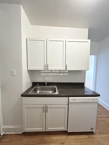 2956 W Belle Plaine Ave Photo 1